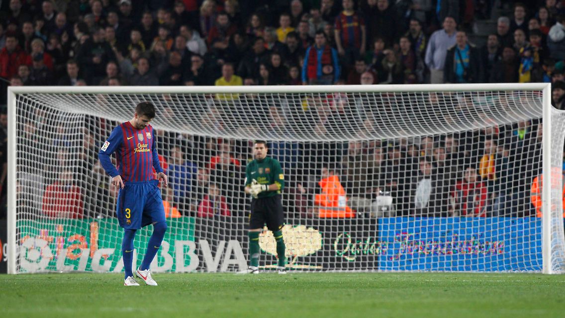 Barca-Verteidiger Gerard Pique flog in der 46. Minute nach einer Notbremse vom Platz - und behauptete hinterher, das sei Rache des Schiedsrichters gewesen.