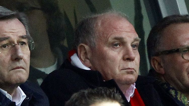 Rekordmeisterliche Tristesse in Leverkusen: Bayern-Finanzchef Karl-Heinz Hopfner erleidet einen Melancholieschub, Präsident Uli Hoeneß albträumt mit offenen Augen,