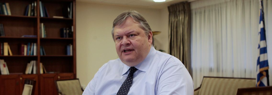 Im Büro des Finanzministers: Venizelos bekundet die Bereitschaft, die neu geschaffene Möglichkeit einer Zwangsumschuldung anzuwenden.