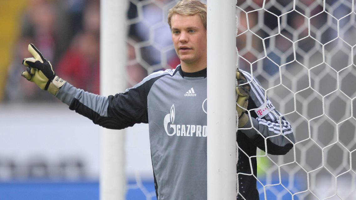 Nur er ist angeblich unverkäuflich: Manuel Neuer.