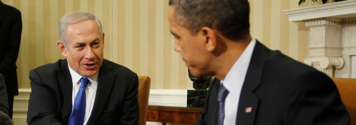 Netanjahu und Obama lächeln für die Kameras.