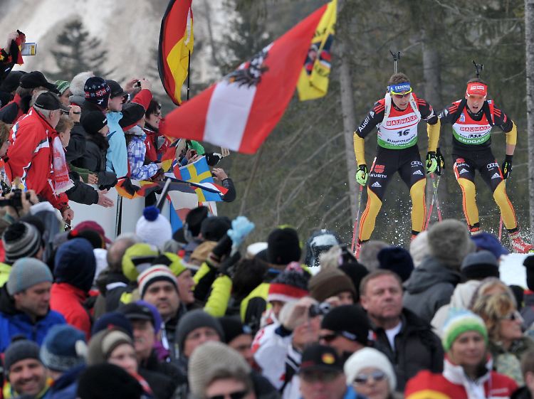 Der Start von Andreas Birnbacher (l.) und Simon Schempp stand außer Frage. Der vierte deutsche Starter ist Arnd Peiffer.