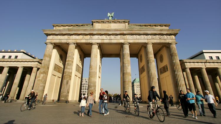 Wer heute durchs Brandenburger Tor schlendert, kann sich kaum vorstellen, ...