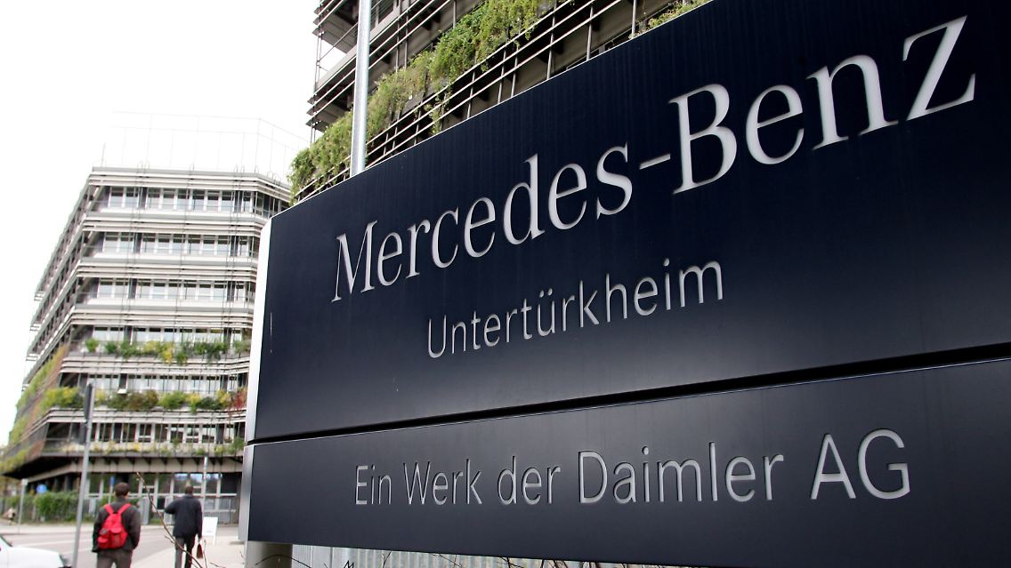 Der Eingang des Stammwerkss der Fahrzeugmarke Mercerdes-Benz.