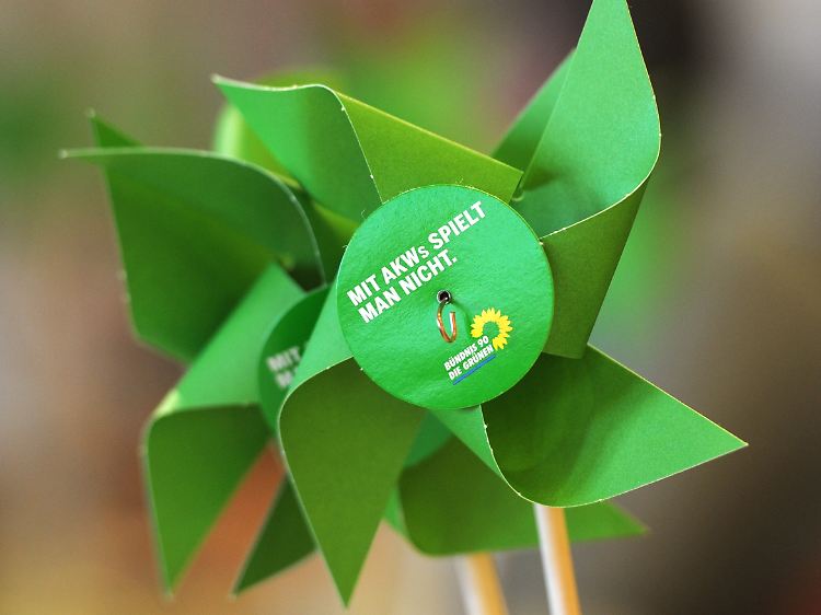 Viele Deutsche zweifeln inzwischen am Atomausstieg. Die Grünen-Anhänger halten aber mehrheitlich an der Idee fest.