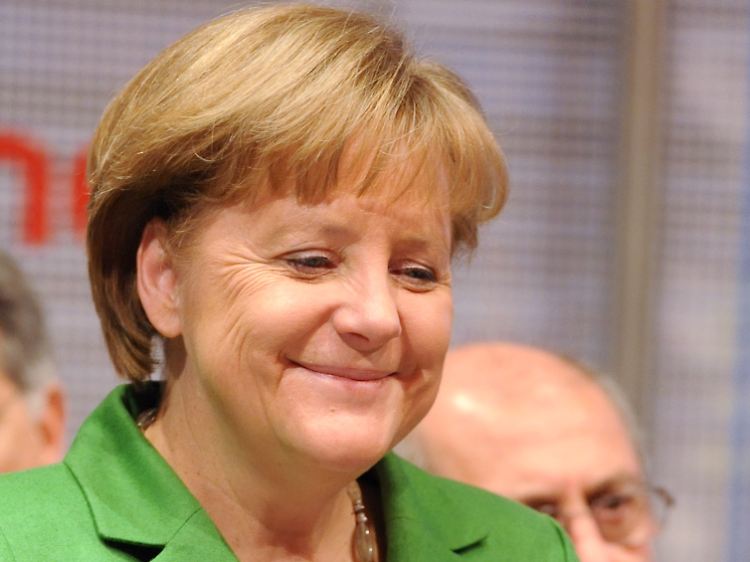 Kanzlerin Merkel geht unbeschadet aus der Wulff-Affäre und kann sich über gute Umfragewerte freuen.