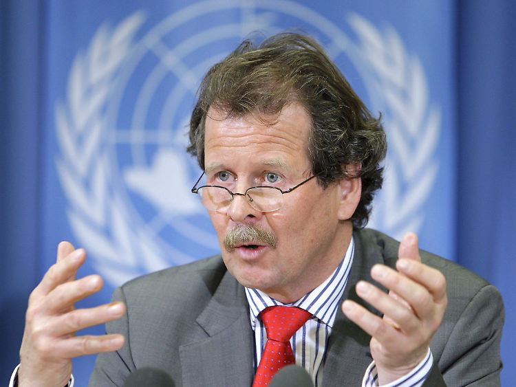 Manfred Nowak wollte in Simbabwe Foltervorwürfen gegen Anhänger von Präsident Mugabe nachgehen.