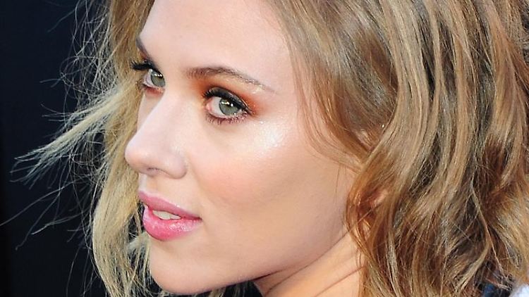 Kreisch! Scarlett als Janet Leigh!