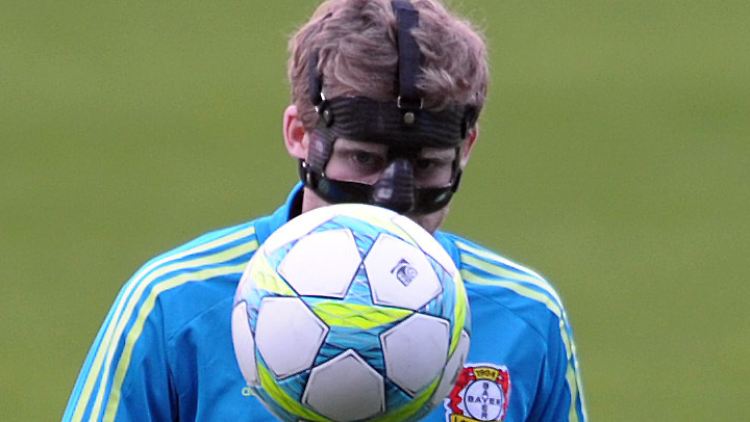 Mit Maske und gutem Vorsatz: André Schürrle, Bayer Leverkusen.
