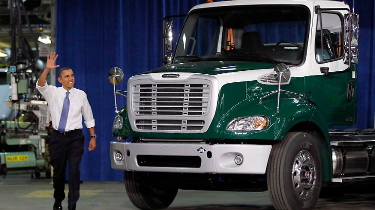 US-Präsident Obama in einem Daimler-Lkw-Werk in den USA.