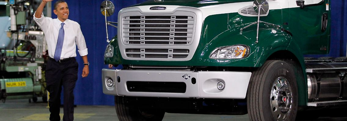 US-Präsident Obama in einem Daimler-Lkw-Werk in den USA.