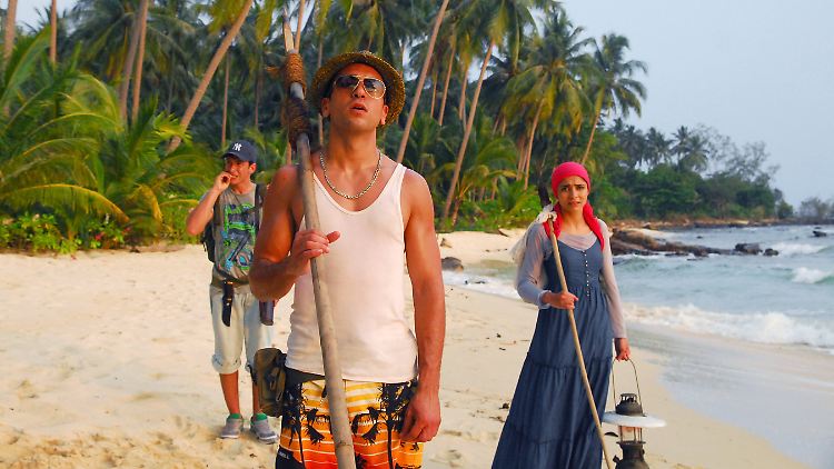 Im Film verschlägt es Cem Eliyas M'Barek und seine Berliner Patchworkfamilie auf eine einsame Insel.