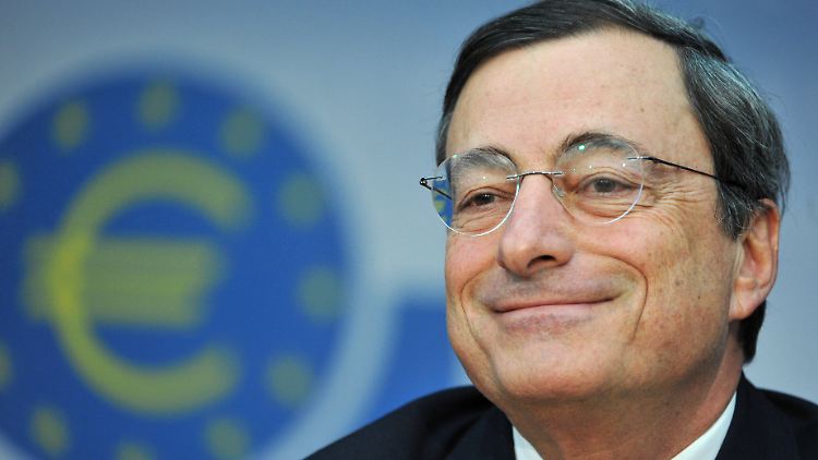 Stolz wie Oskar: EZB-Präsident Draghi.
