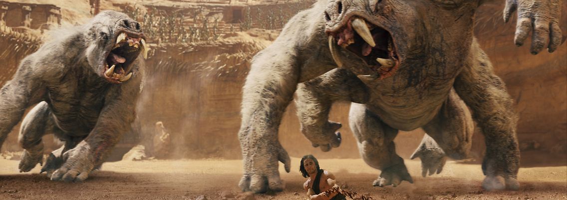 Auch King Kong lässt grüßen: John Carter alias Taylor Kitsch in der Arena.