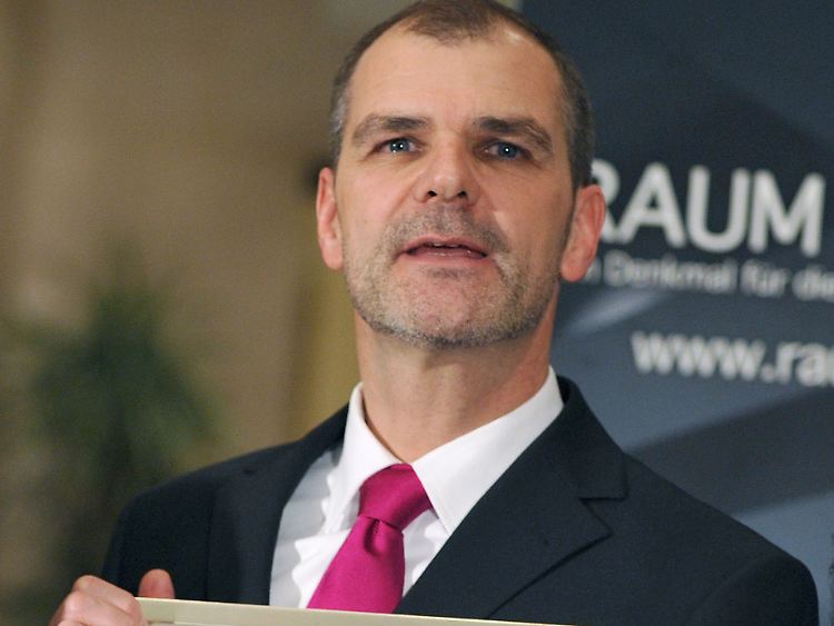 Der Hoteldirektor in Bad Saarow erhält im November 2010 den "Preis für Zivilcourage".