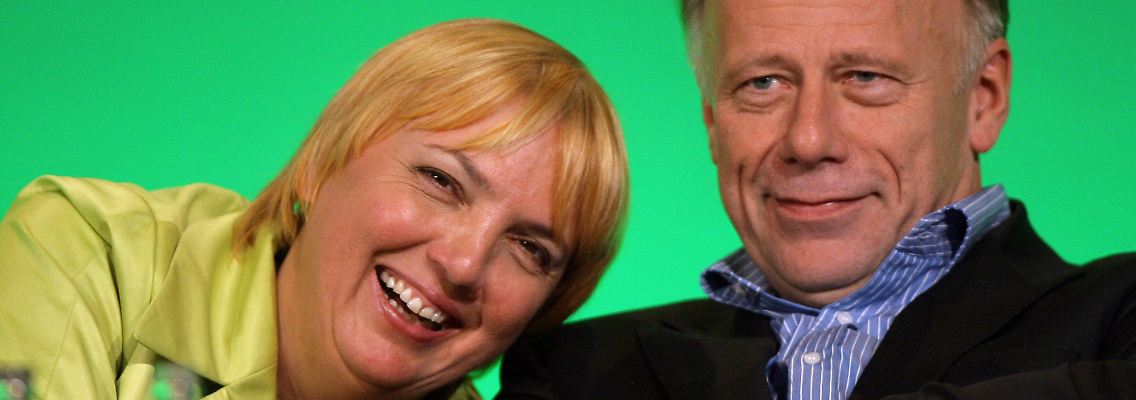 Roth möchte gern die Basis befragen, wer's denn machen soll.