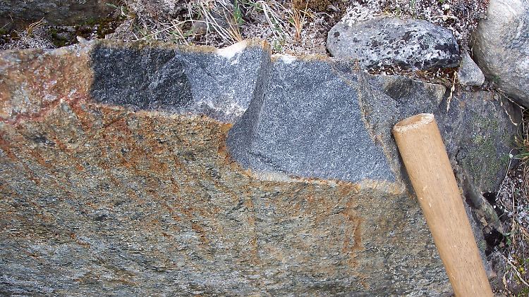 Das untersuchte Gestein stammt aus dem Isua-Gneis, einer Formation am Rand des grönländischen Eisschildes.