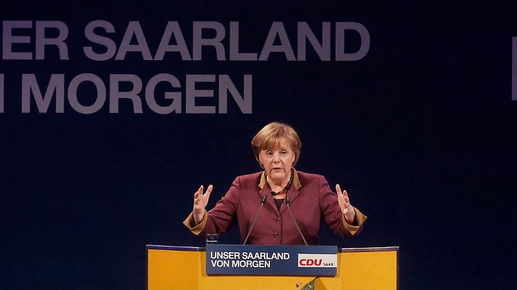 Angela Merkel rührt für die CDU im Saarland die Wahlkampf-Trommel.