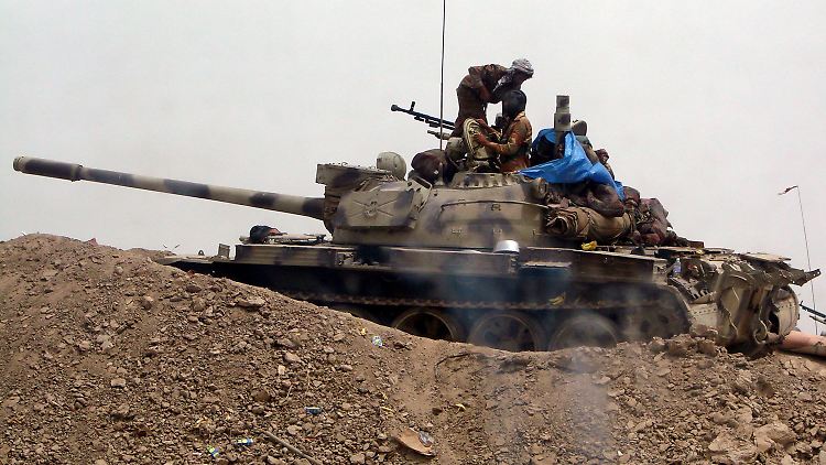 Jemenitische Soldaten beziehen Position in der südlichen Provinz Abyan.