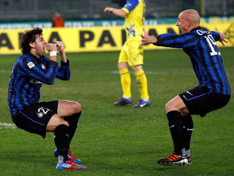Als hätten sie nie etwas anderes getan: Inters Diego Milito und Esteban Cambiasso jubeln.
