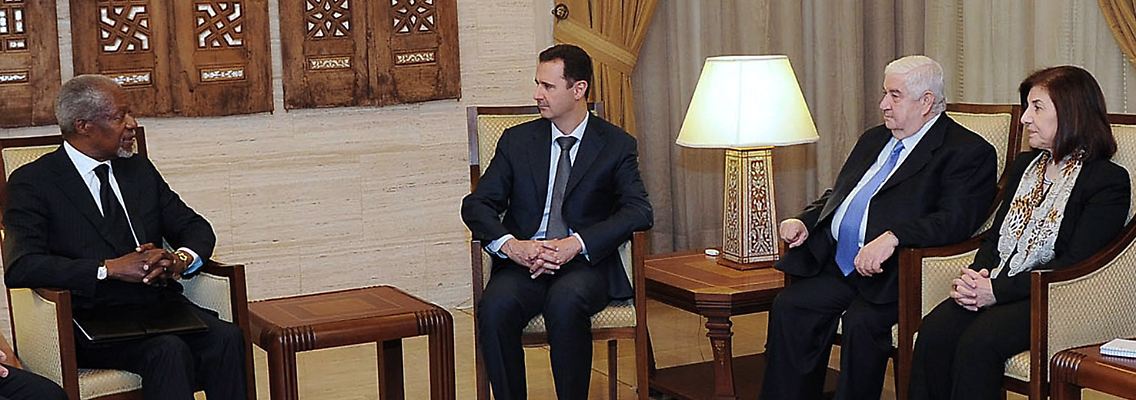Annan (l) im Gespräch mit Assad (2.v.l.).