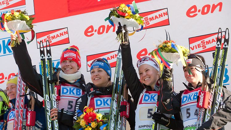 Strahlende Damen (v.l.n.r.): Tina Bachmann, Magdalena Neuner, Miriam Gössner und Andrea Henkel.