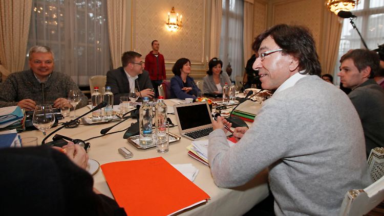 2012-03-04T152502Z_01_SPT013_RTRMDNP_3_BELGIUM-BUDGET.JPG8395276047893721603.jpg