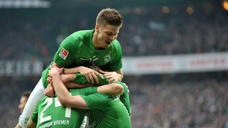 Grüne Jubeltraube: Bremen siegt im direkten Duell.