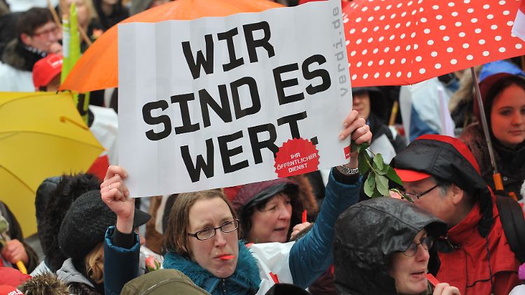 Mit Warnstreiks - wie hier in München - haben die Arbeitnehmer versucht, den Druck zu erhöhen.