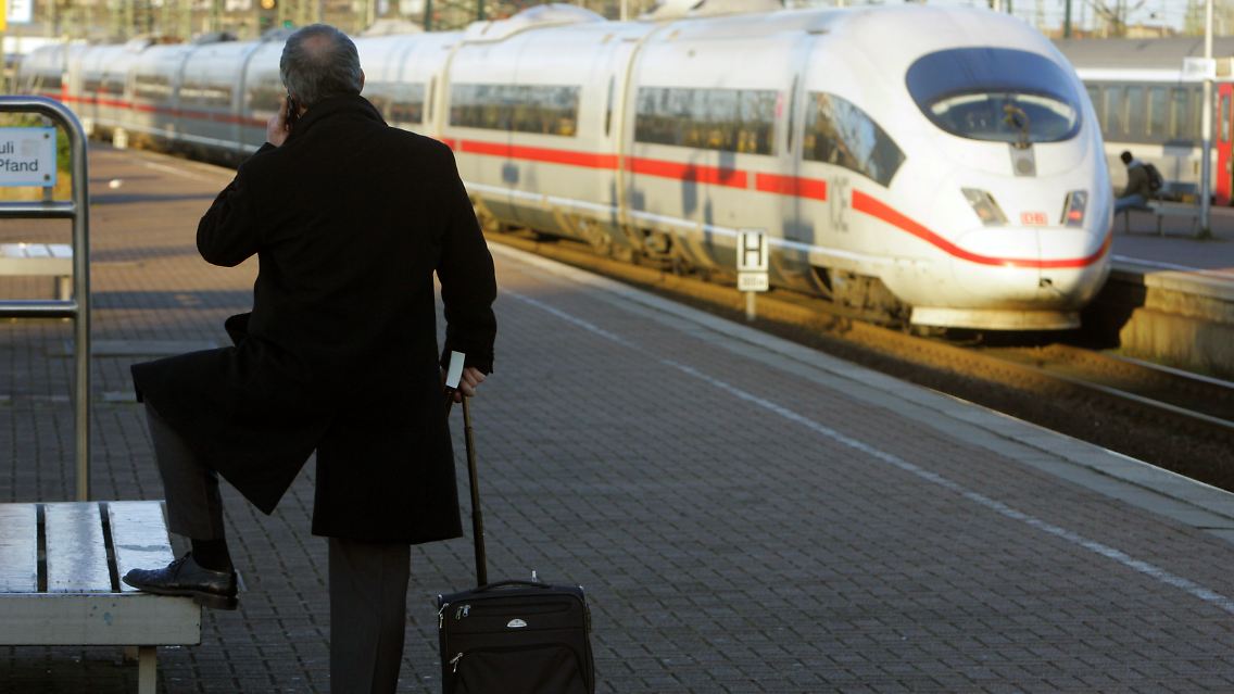 Die Bahn will mehr Geschäftsreisende in die Züge locken.