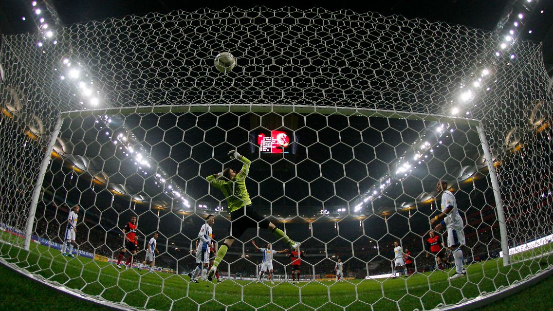VfL-Keeper Philipp Heerwagen findet Herrlichs Ideen schonmal gut. Der würde es wiederum sicher gut finden, wenn Heerwagen demnächst wieder haltbare Bälle hält.