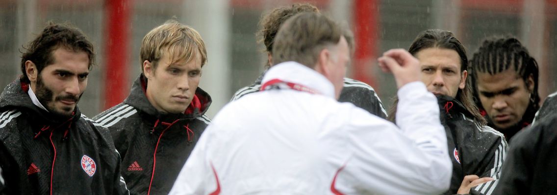 Van Gaal will nicht nur gewinnen, sondern das Spiel auch mit elf Mann beenden.