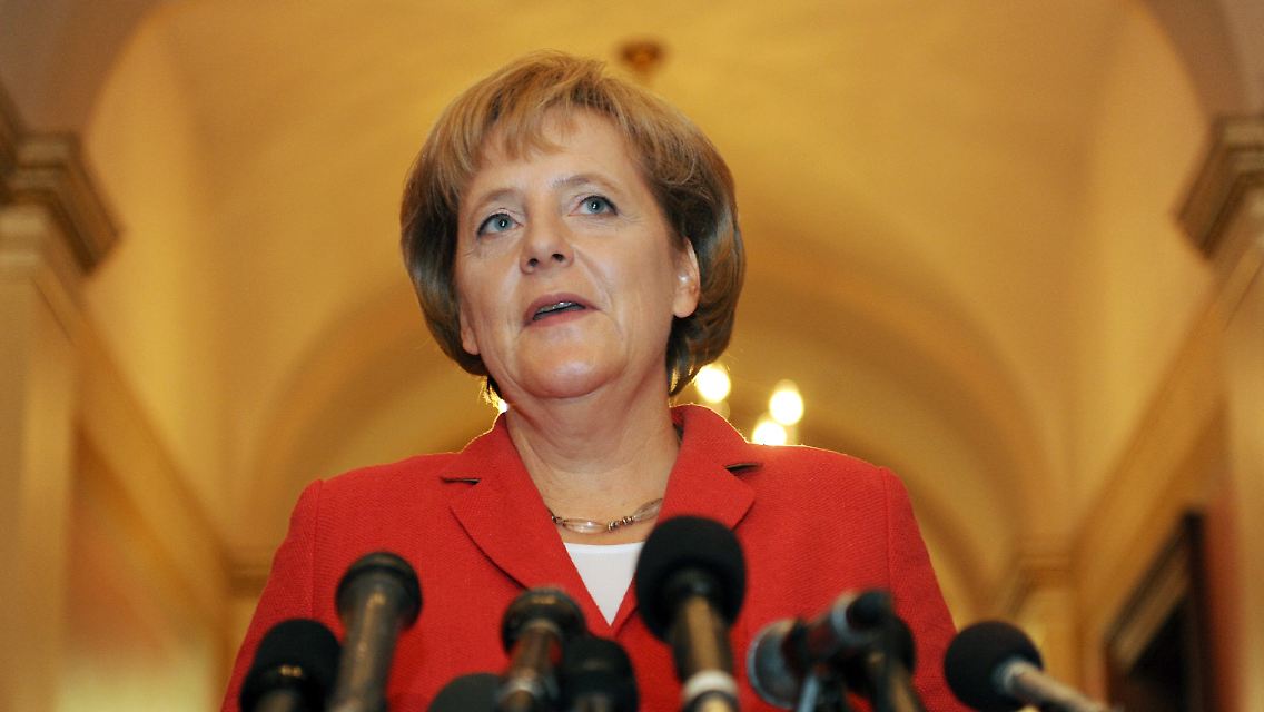 Vor einem historischen Augenblick: Merkel wird eine besondere Ehre zuteil.