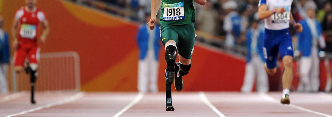 Der Ausnahmeläufer Oscar Pistorius aus Südafrika gewann während der Paralympics 2008 in Peking den 400-Meter-Lauf in 47,49 Sekunden - Weltrekord!