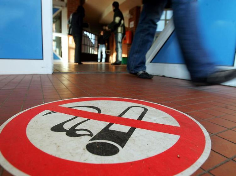 Rauchverbot zeigt Wirkung: Die Klinik-Behandlungen wegen eines Herzinfarktes sind um acht Prozent zurückgegangen.