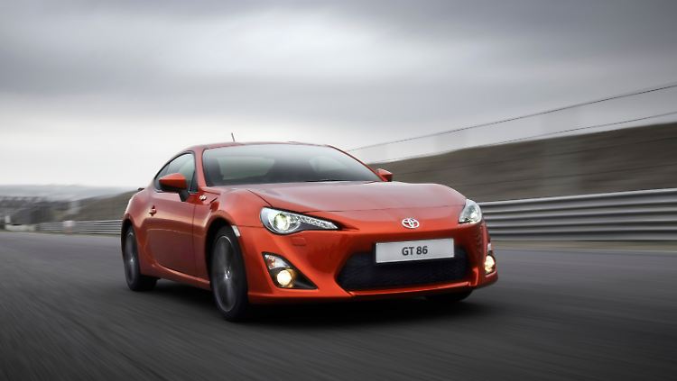 Der GT 86 hat Hinterradantrieb und nur 1,2 Tonnen Gewicht bei einer Länge von 4,24 Metern.