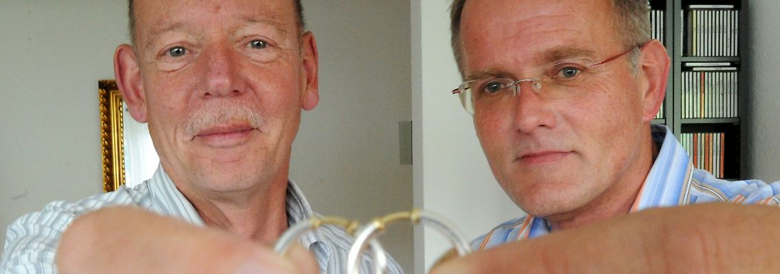 Heinz Haare und Reinhard Lüschow freuen sich über ihre eingetragene Lebensgemeinschaft.