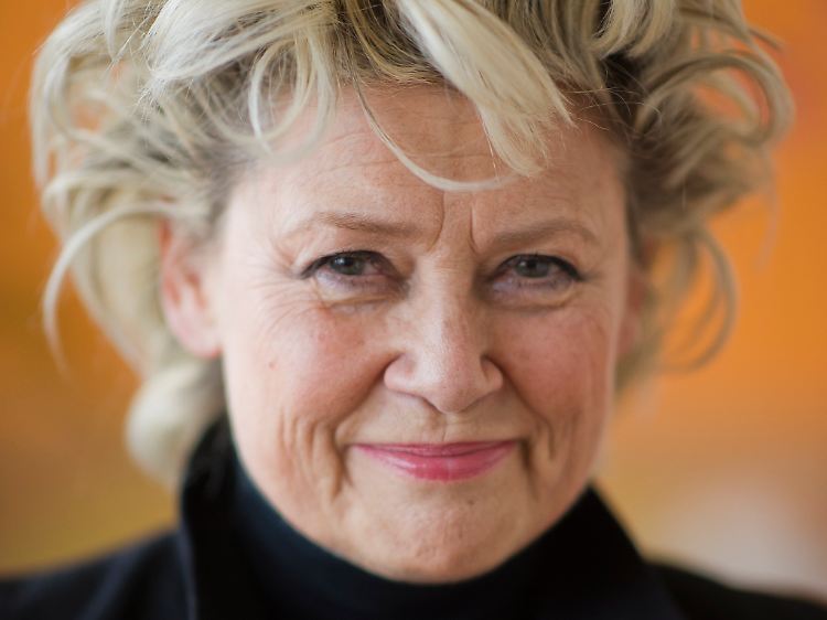 Haenning ist der Rummel um ihre Person unangenehm: "Mir war dieses oberflächliche Showbusiness von Anfang an suspekt", sage sie der Zeitschrift "Freundin Donna".