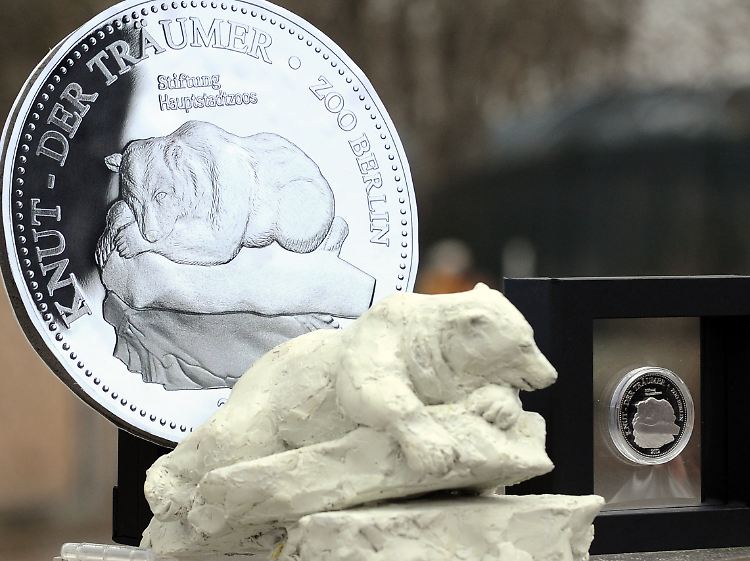 Eine Medaille kommt zum ersten Todestag von Knut auf den Markt. Sie soll 12 Euro kosten.