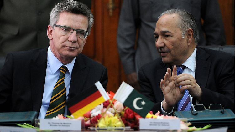 De Maiziere mit seinem pakistanischen Mukhtar.