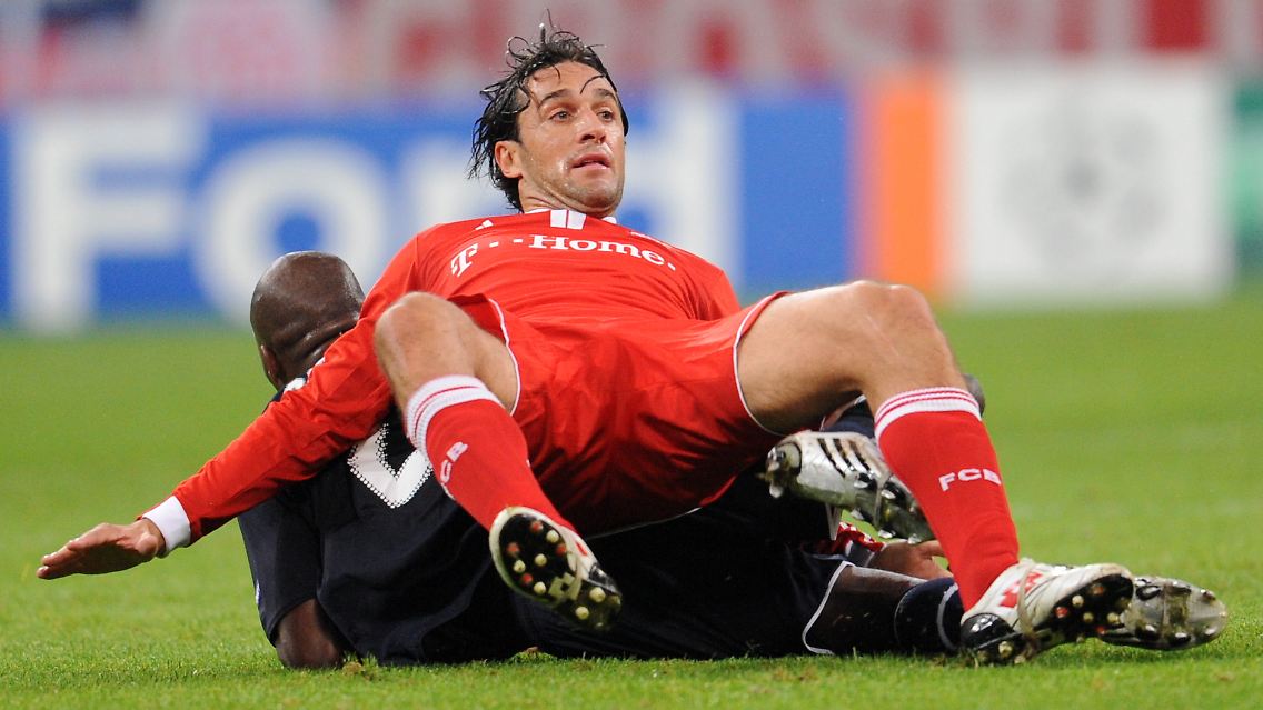 Bayerns Luca Toni rackerte erfolglos.