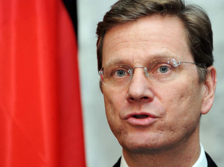 Der Bundesaußenminister muss diplomatisch mit der US-Bitte nach einer Truppenaufstockung am Hindukusch verfahren.