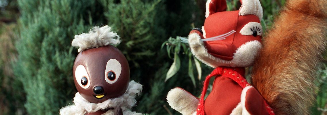 Der naseweise Kobold Pittiplatsch (l) und der schulmeisterliche Herr Fuchs (r) sind seit Jahrzehnten Lieblinge der kleinen Fernsehzuschauer, nicht mehr nur in Ostdeutschland.
