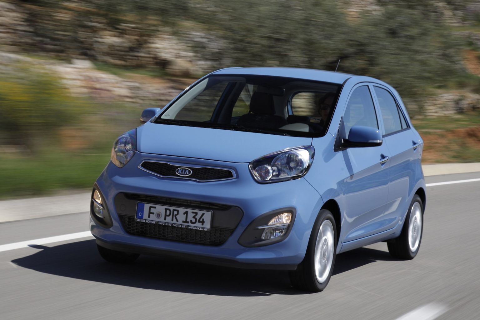 Das billigste, nein, preiswerteste Auto ist nach den Berechnungen des ADAC der Kia Picanto 1,0. Der würzige Koreaner mit der markanten "Tigernasen"-Front liegt bei knapp 9000 Euro in der Anschaffung. Monatlich fallen Kosten von 328 Euro an. Die beinhalten natürlich ... 