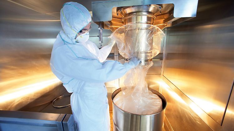 Bei der Abfüllung in der Bayer Produktionsanlage ist Nexavar noch gut geschützt - in Indien nicht mehr. 