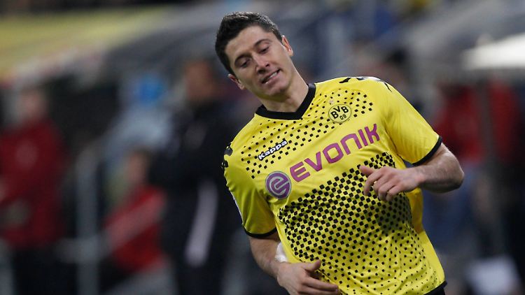 Robert Lewandowski spielt eine herausragende Saison beim BVB - und möchte dafür auch herausragend bezahlt werden.
