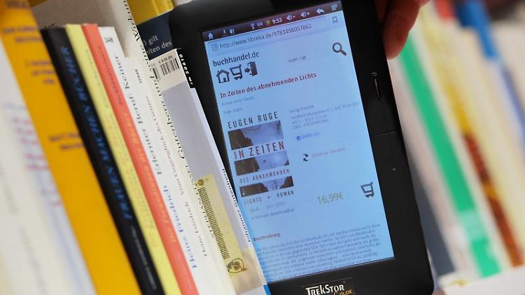 Experten mutmaßen, dass sich durch die steigenden E-Book-Nutzung die Händlerstrukturen dramatisch verändern und dem traditionellen Buchhandel starke Einbußen bescheren werden.
