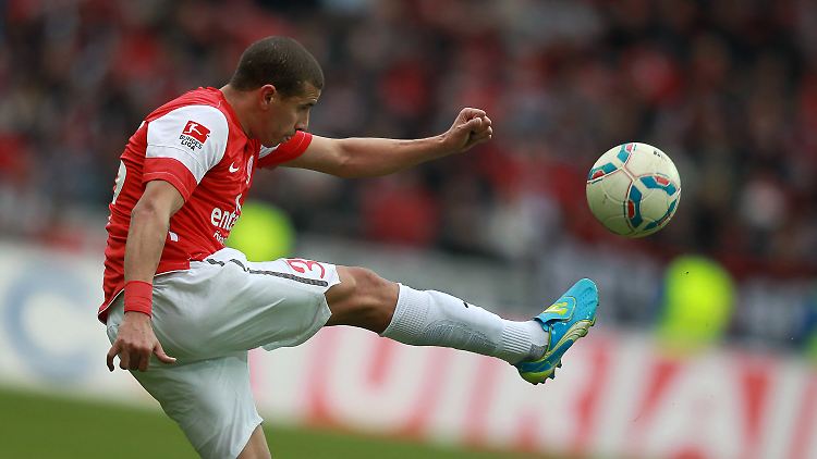 Sechs Spiele, sechs Tore: Einen besseren Einstand als Mohamed Zidan bei seinem dritten Gastspiel in Mainz hat noch kein Bundesliga-Fußballer gefeiert.