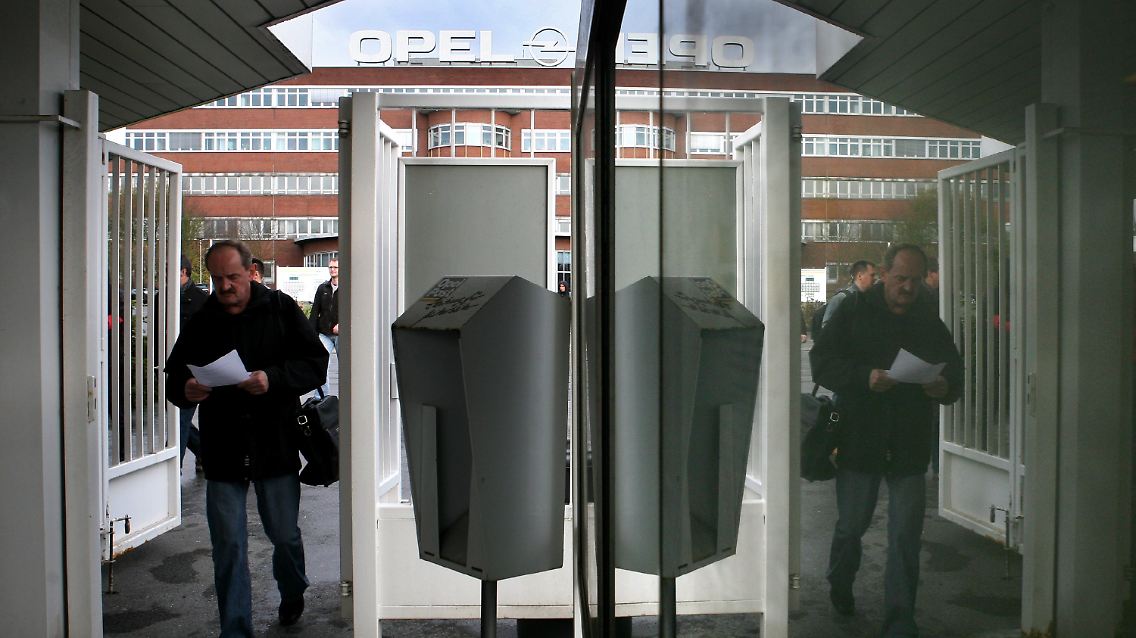 Die deutschen Opel-Beschäftigten sind konsterniert.