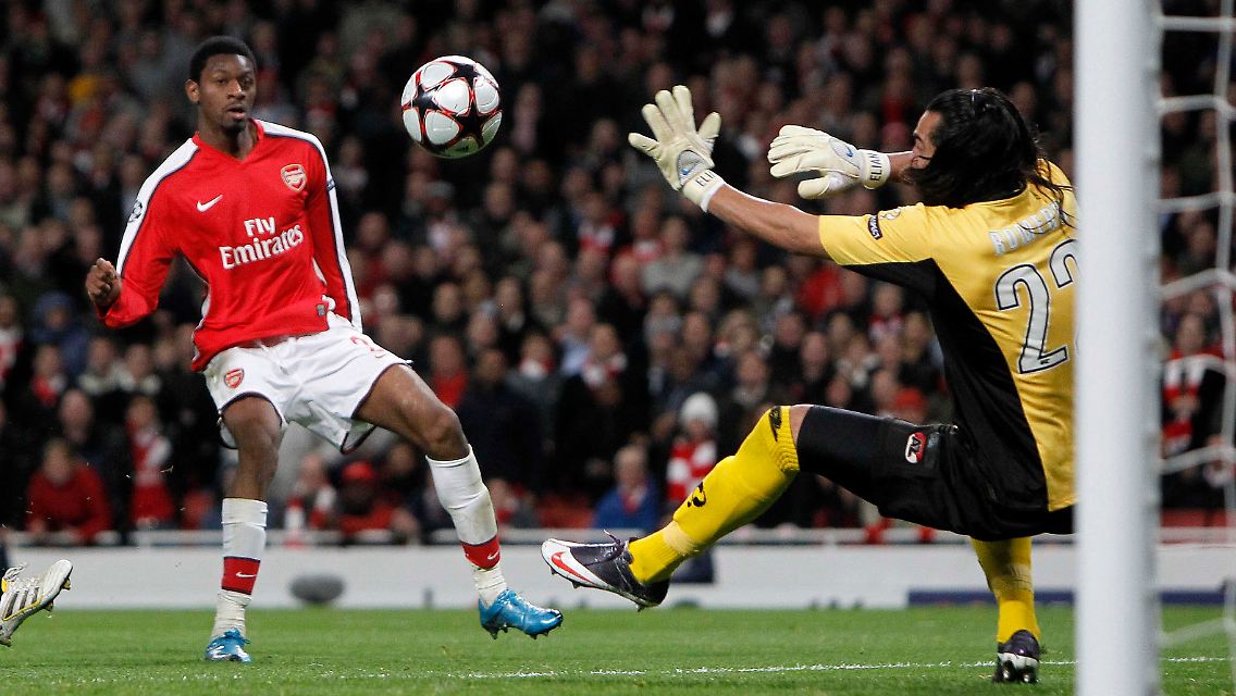 Arsenals Diaby setzt beim 4:1 gegen Alkmaar den Schlusspunkt.